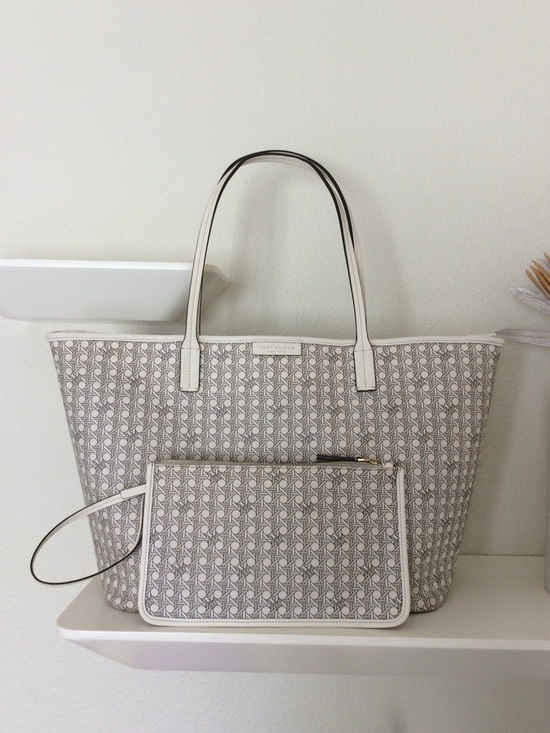 Tory Burch Handbags - Tory Burch Ever Ready Cream and Black Tote with Matching Wristlet